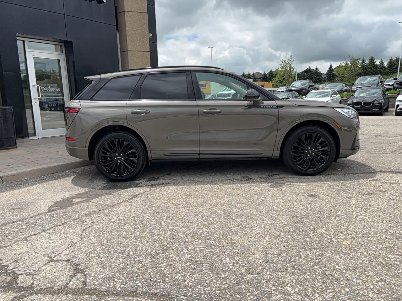 2025 Lincoln Corsair RESERVE, 2L, LEATHER, MOONROOF, JET PACK! 20'S! Photo3
