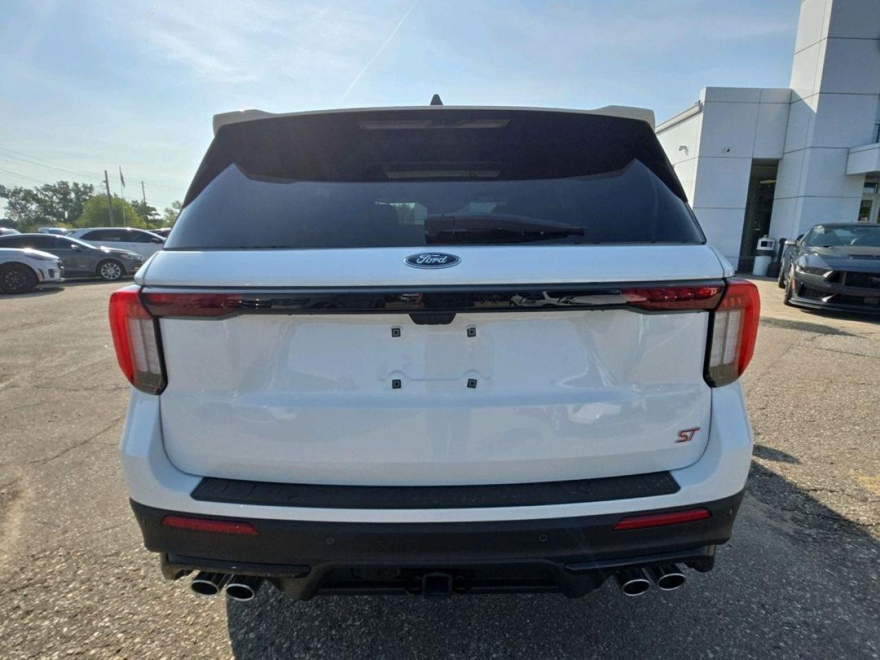 2025 Ford Explorer ST Photo4