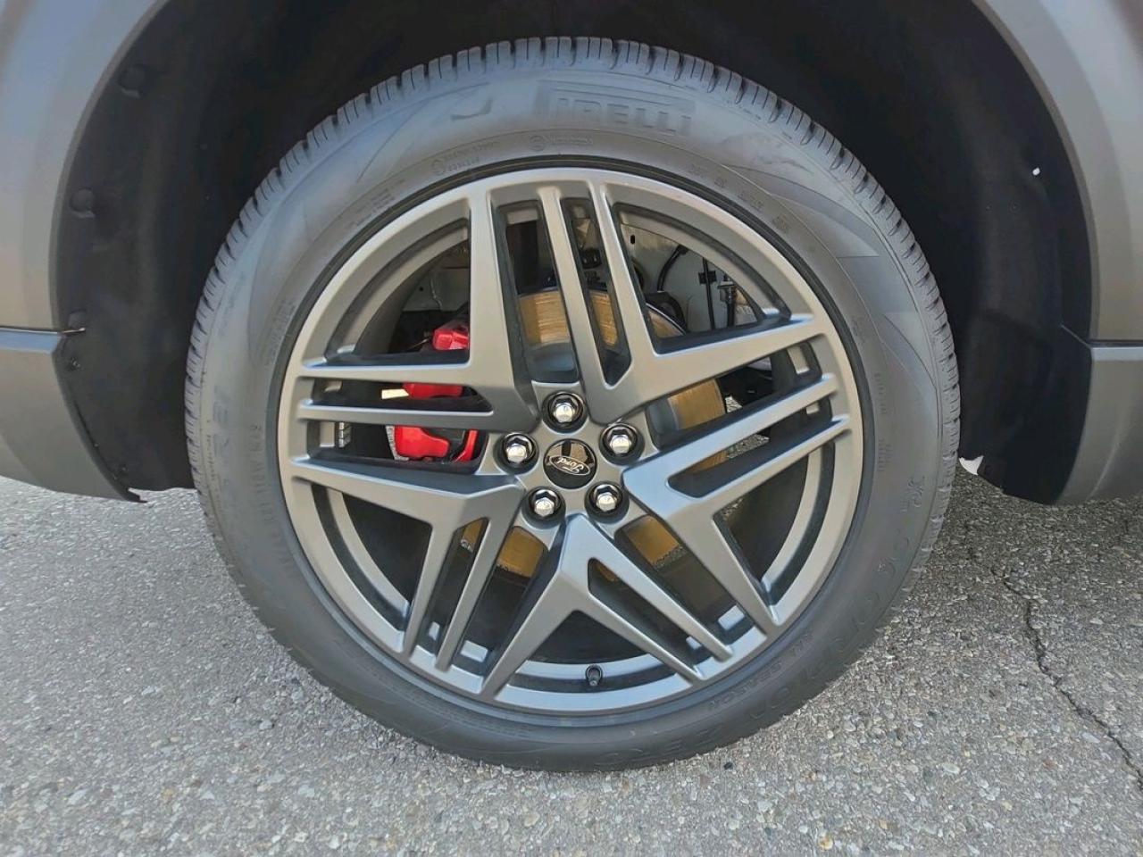 2025 Ford Explorer ST Photo3