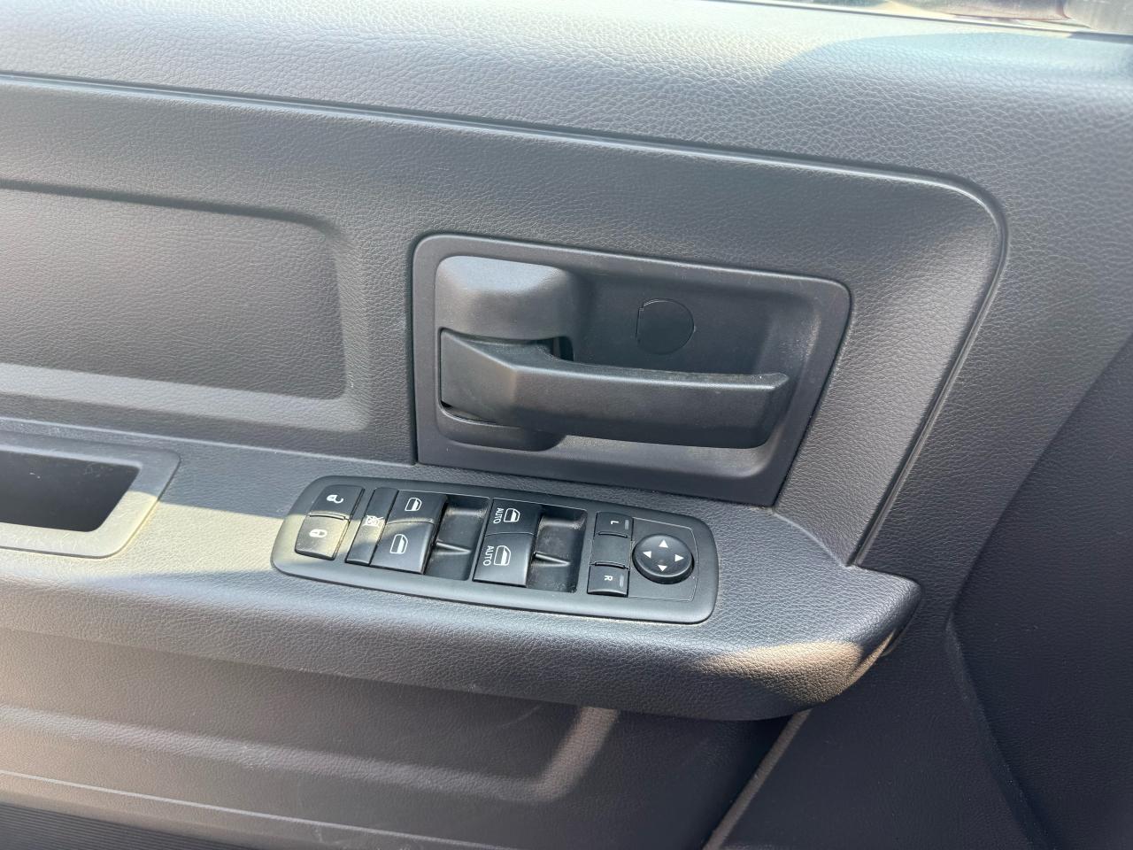2012 RAM 1500 ST 5.7L hemi 4x4 AS IS SPECIAL Photo19