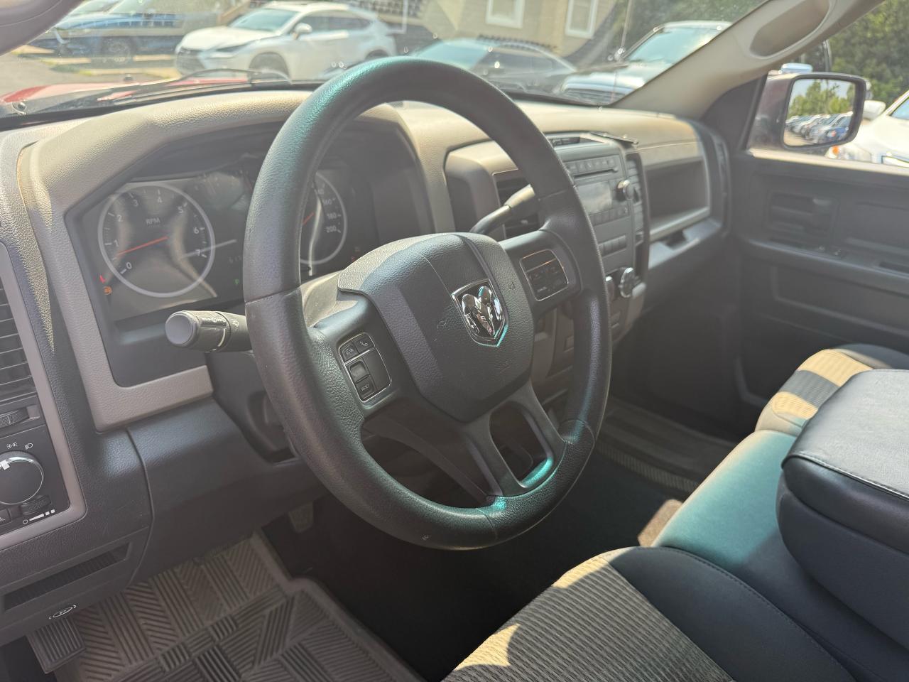 2012 RAM 1500 ST 5.7L hemi 4x4 AS IS SPECIAL Photo37