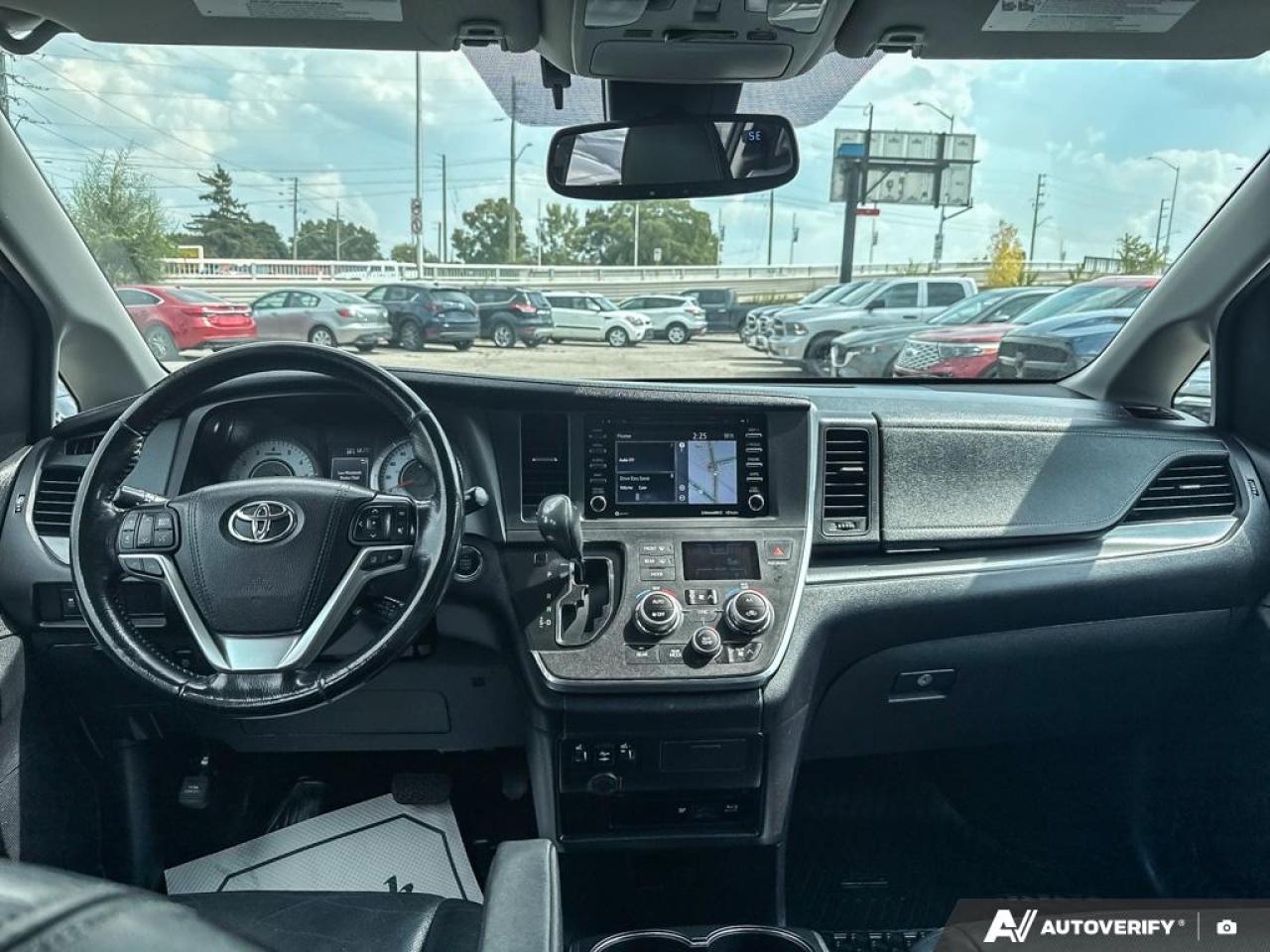 2018 Toyota Sienna SE / 7 PASS / LEATHER / ROOF / NAV / POWER DOORS - Photo #11