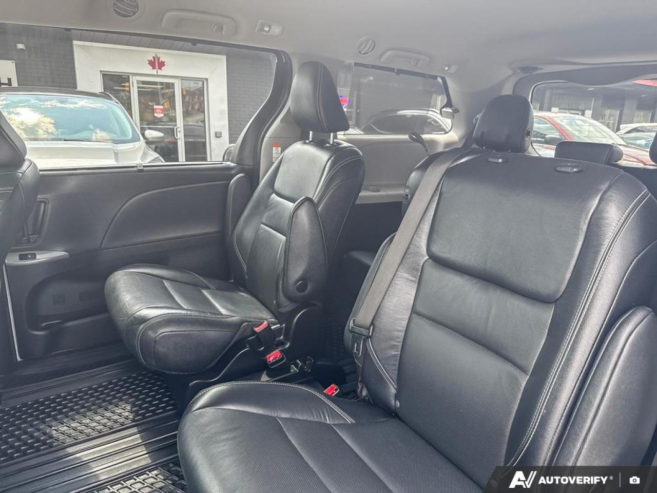 2018 Toyota Sienna SE / 7 PASS / LEATHER / ROOF / NAV / POWER DOORS - Photo #9