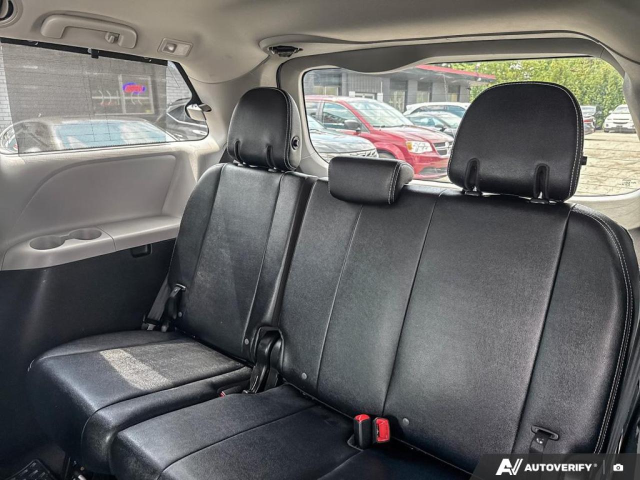 2018 Toyota Sienna SE / 7 PASS / LEATHER / ROOF / NAV / POWER DOORS - Photo #10