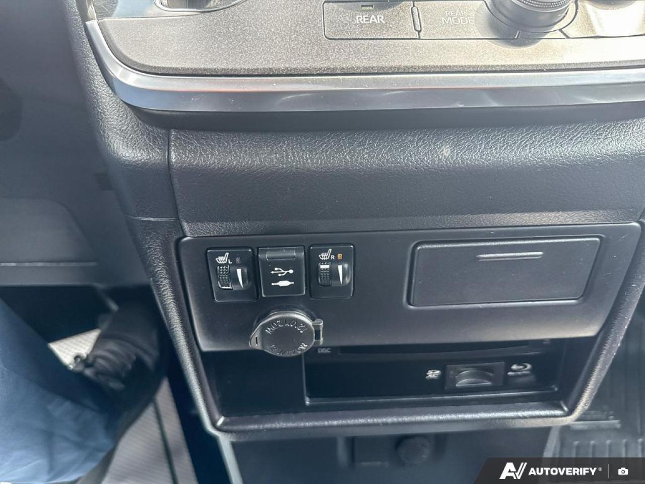 2018 Toyota Sienna SE / 7 PASS / LEATHER / ROOF / NAV / POWER DOORS - Photo #18