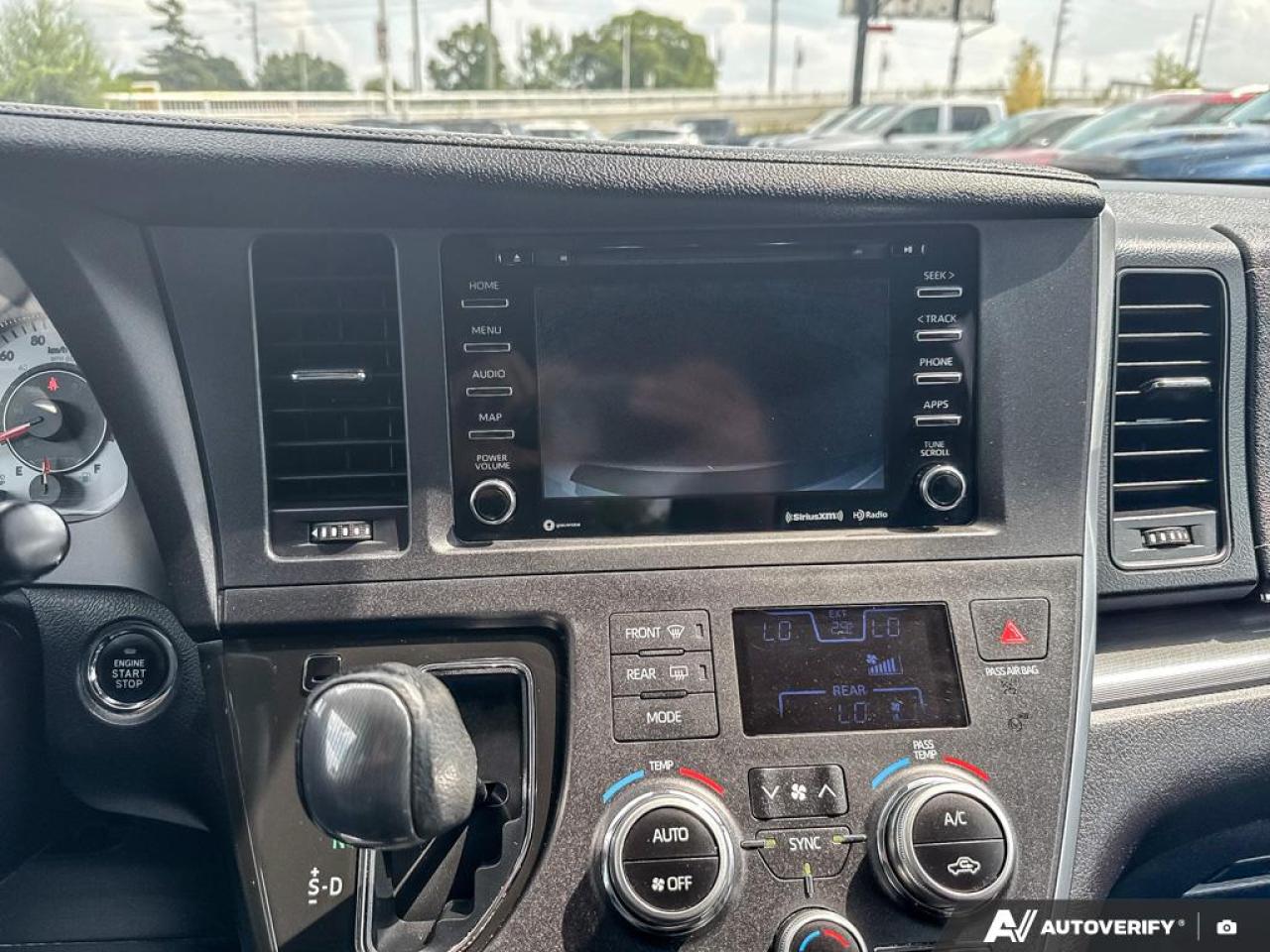 2018 Toyota Sienna SE / 7 PASS / LEATHER / ROOF / NAV / POWER DOORS - Photo #15