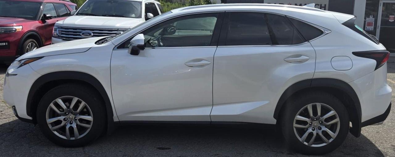 2017 Lexus NX 200t AWD / ROOF / LEATHER / COOLING SEATS / REAR CAM - Photo #2