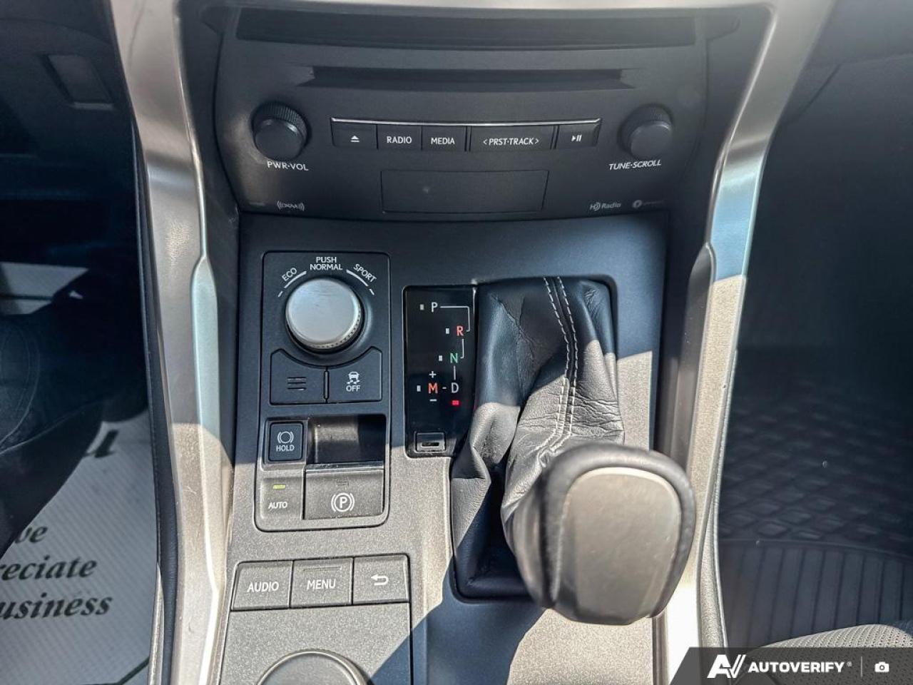 2017 Lexus NX 200t AWD / ROOF / LEATHER / COOLING SEATS / REAR CAM - Photo #16