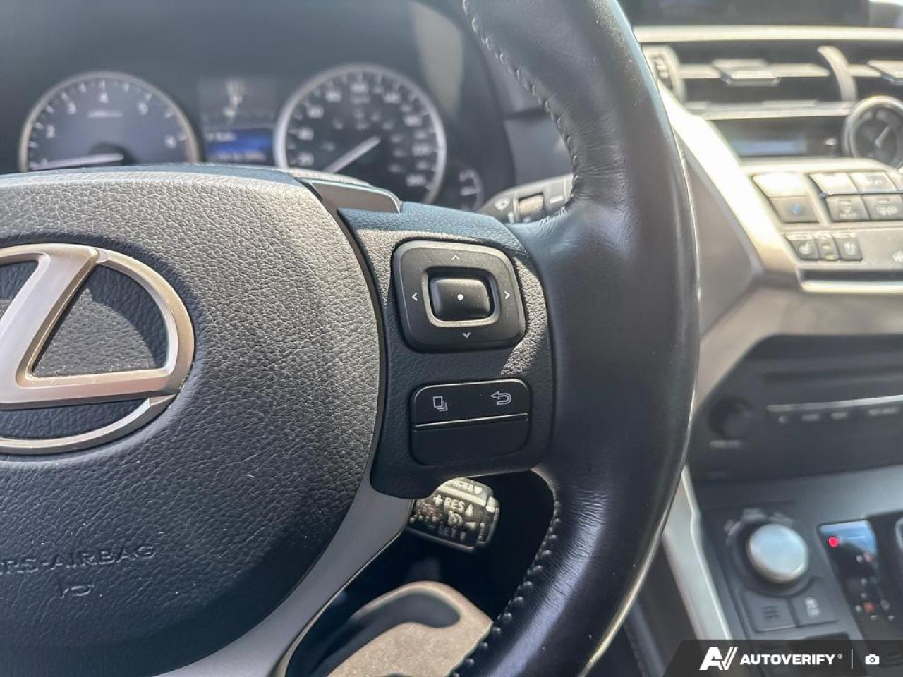 2017 Lexus NX 200t AWD / ROOF / LEATHER / COOLING SEATS / REAR CAM - Photo #19