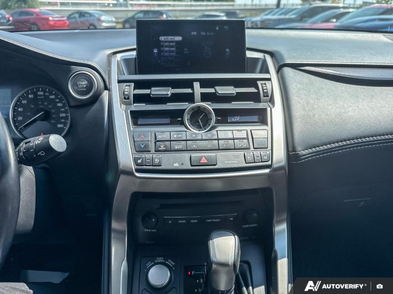 2017 Lexus NX 200t AWD / ROOF / LEATHER / COOLING SEATS / REAR CAM - Photo #15