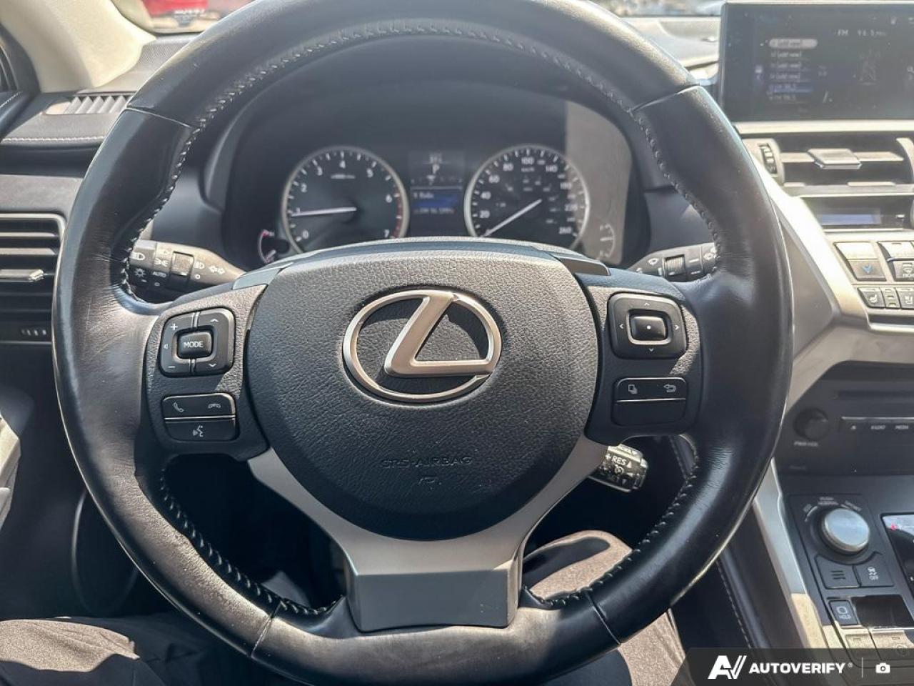 2017 Lexus NX 200t AWD / ROOF / LEATHER / COOLING SEATS / REAR CAM - Photo #17