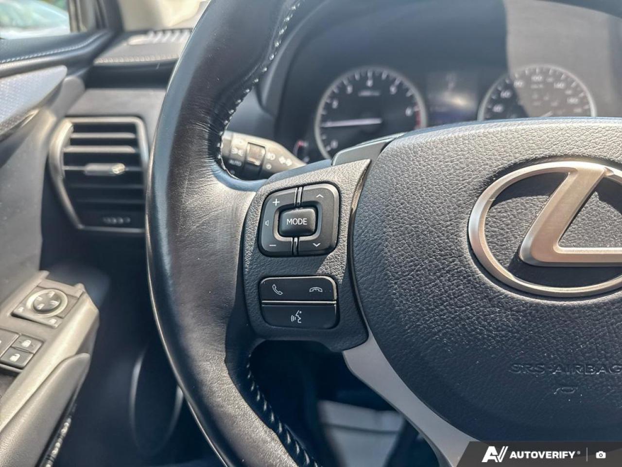 2017 Lexus NX 200t AWD / ROOF / LEATHER / COOLING SEATS / REAR CAM - Photo #18