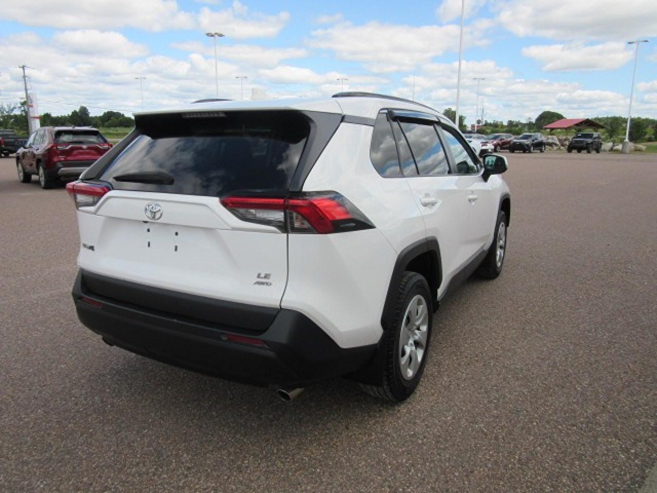 2021 Toyota RAV4 LE Photo