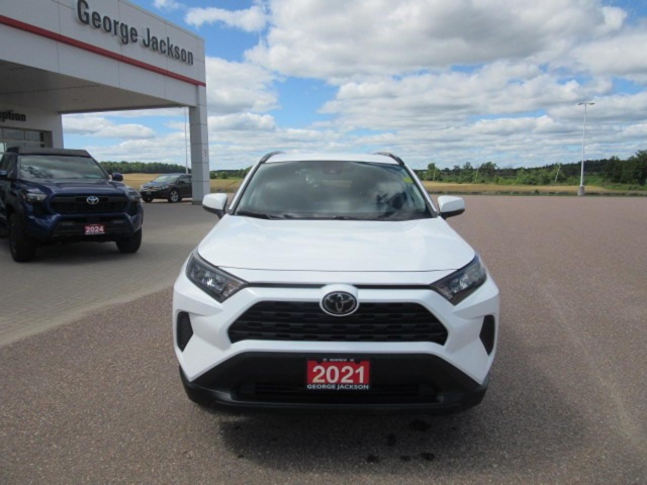 2021 Toyota RAV4 LE Photo
