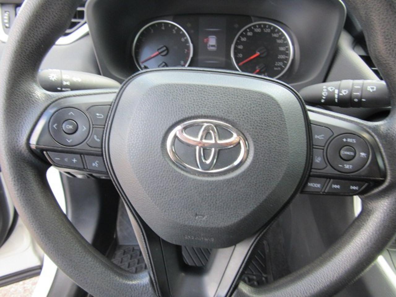 2021 Toyota RAV4 LE Photo