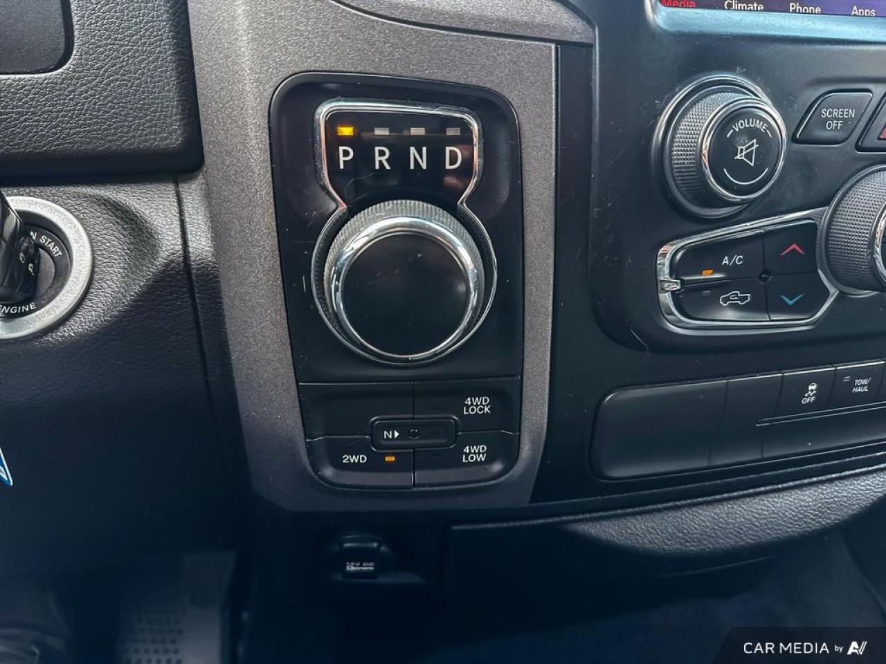 2019 RAM 1500 Classic EXPRESS / HEMI / 4WD / BLUETOOTH / CREW / 5'7" BOX - Photo #16