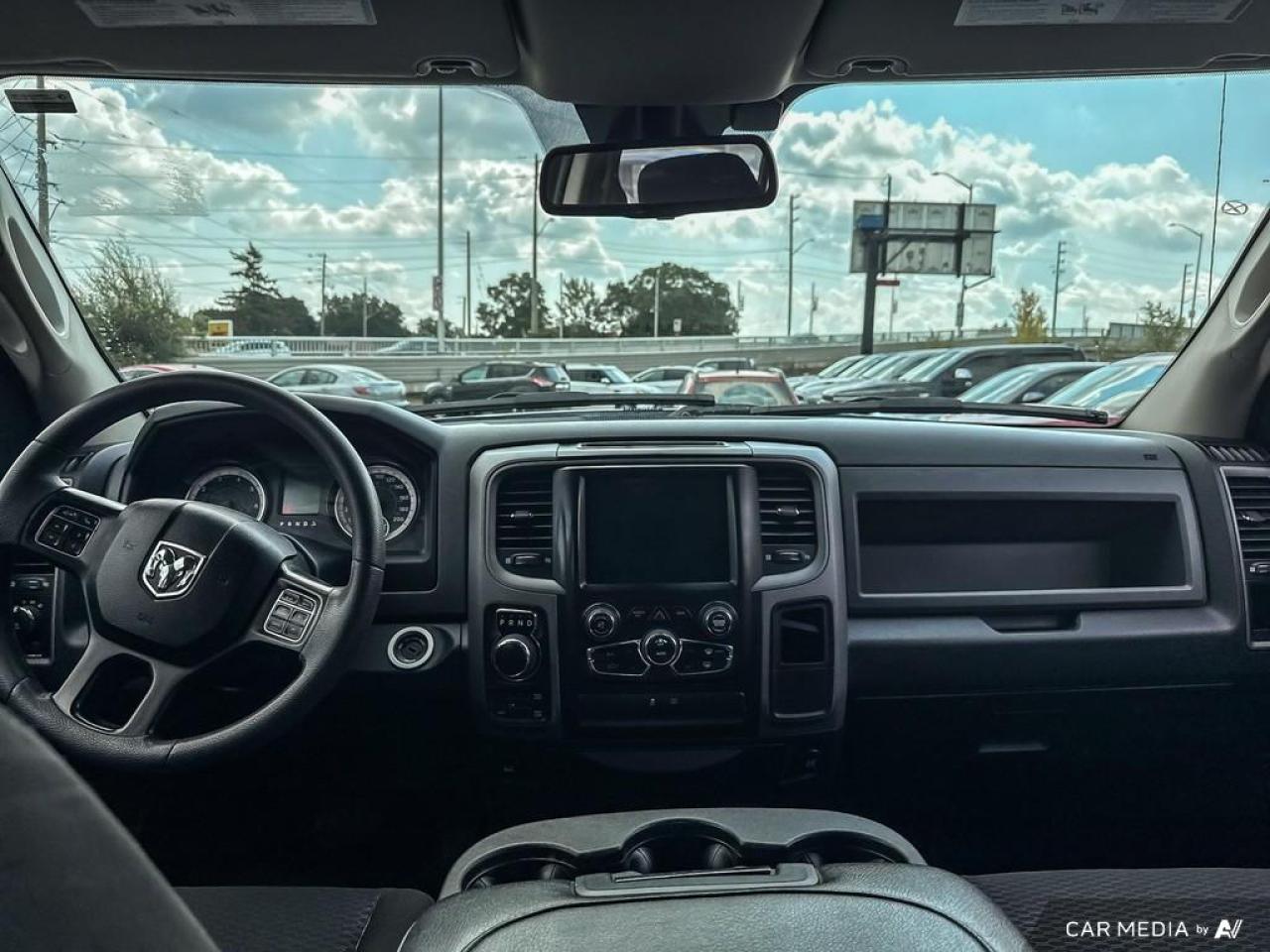2019 RAM 1500 Classic EXPRESS / HEMI / 4WD / BLUETOOTH / CREW / 5'7" BOX - Photo #11