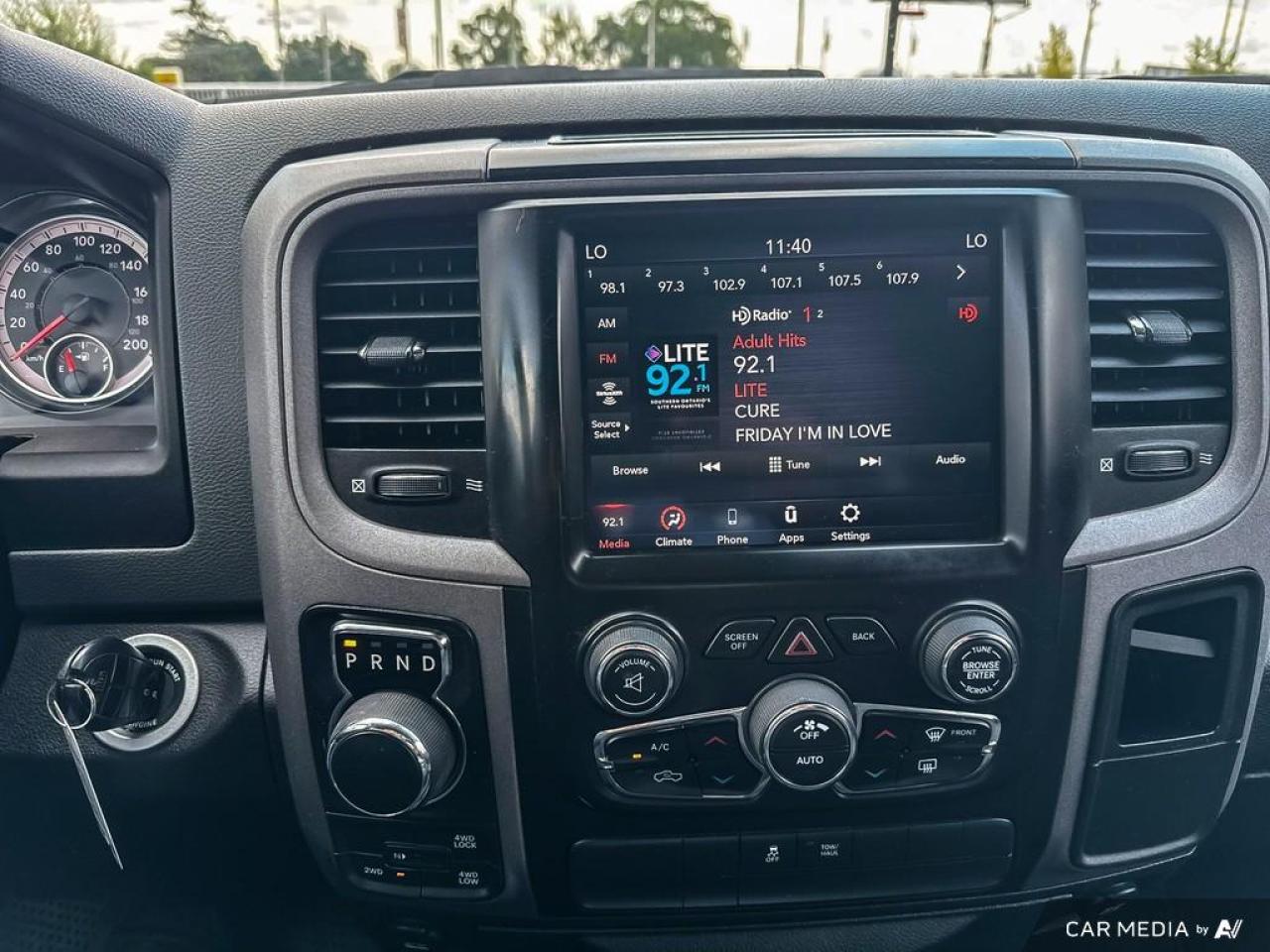 2019 RAM 1500 Classic EXPRESS / HEMI / 4WD / BLUETOOTH / CREW / 5'7" BOX - Photo #14