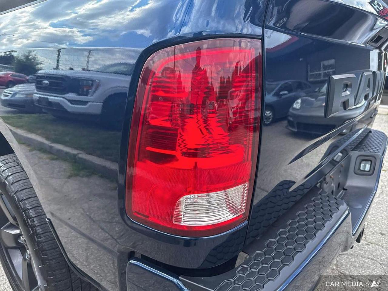 2019 RAM 1500 Classic EXPRESS / HEMI / 4WD / BLUETOOTH / CREW / 5'7" BOX - Photo #7