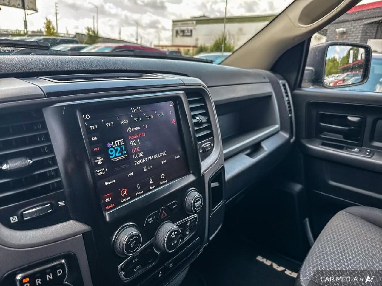 2019 RAM 1500 Classic EXPRESS / HEMI / 4WD / BLUETOOTH / CREW / 5'7" BOX - Photo #21