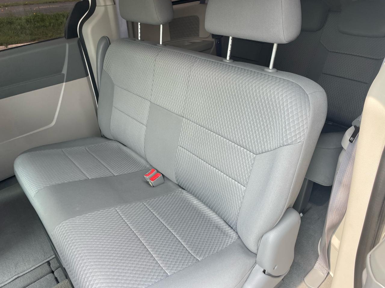 2010 Dodge Grand Caravan SE - Photo #11