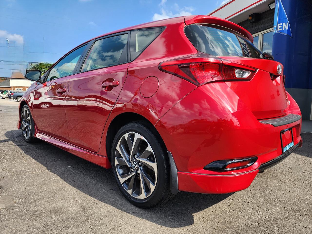 2018 Toyota Corolla iM IM CVT Photo2