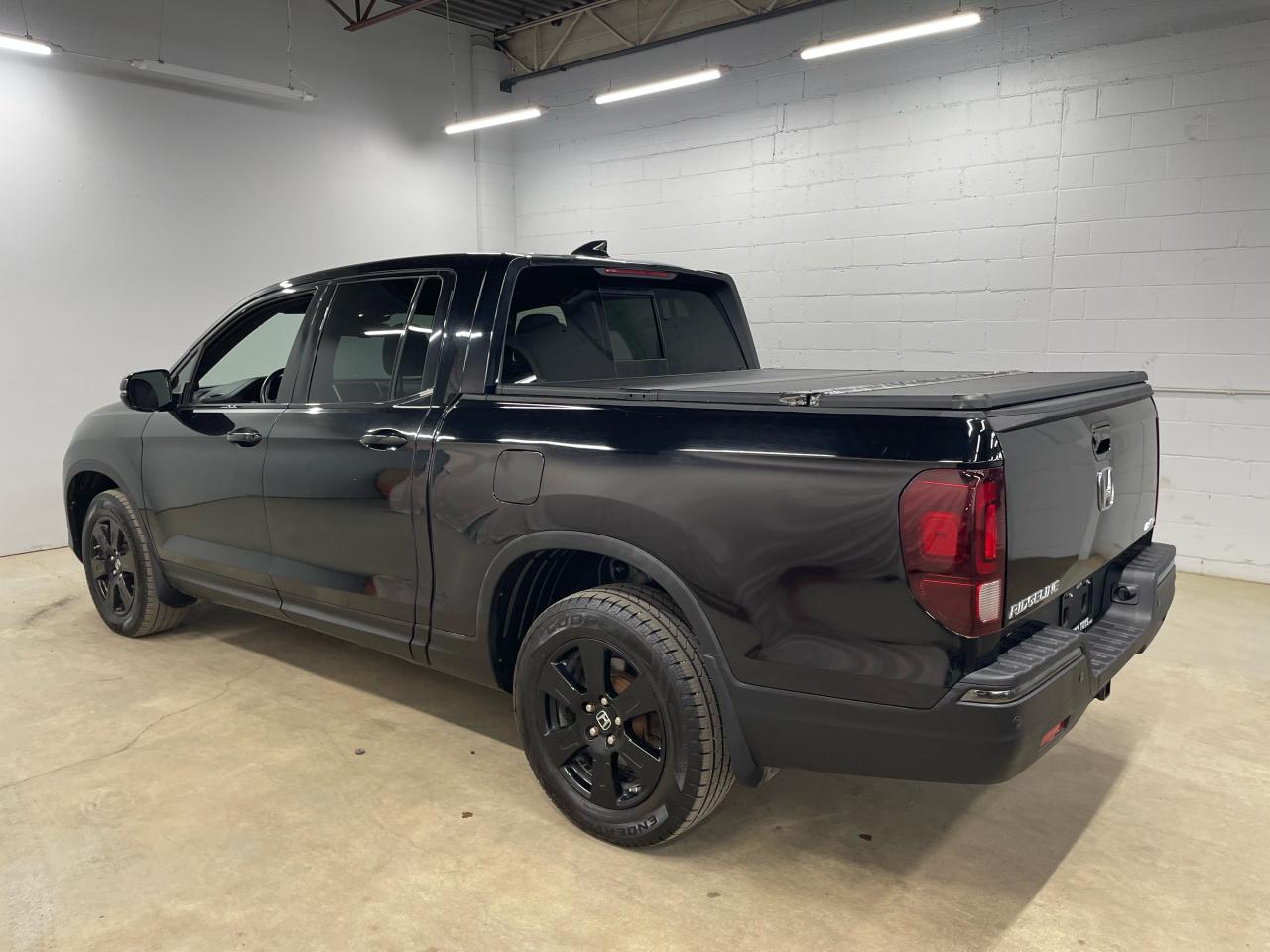 2017 Honda Ridgeline 4WD Crew Cab Black Edition Photo4