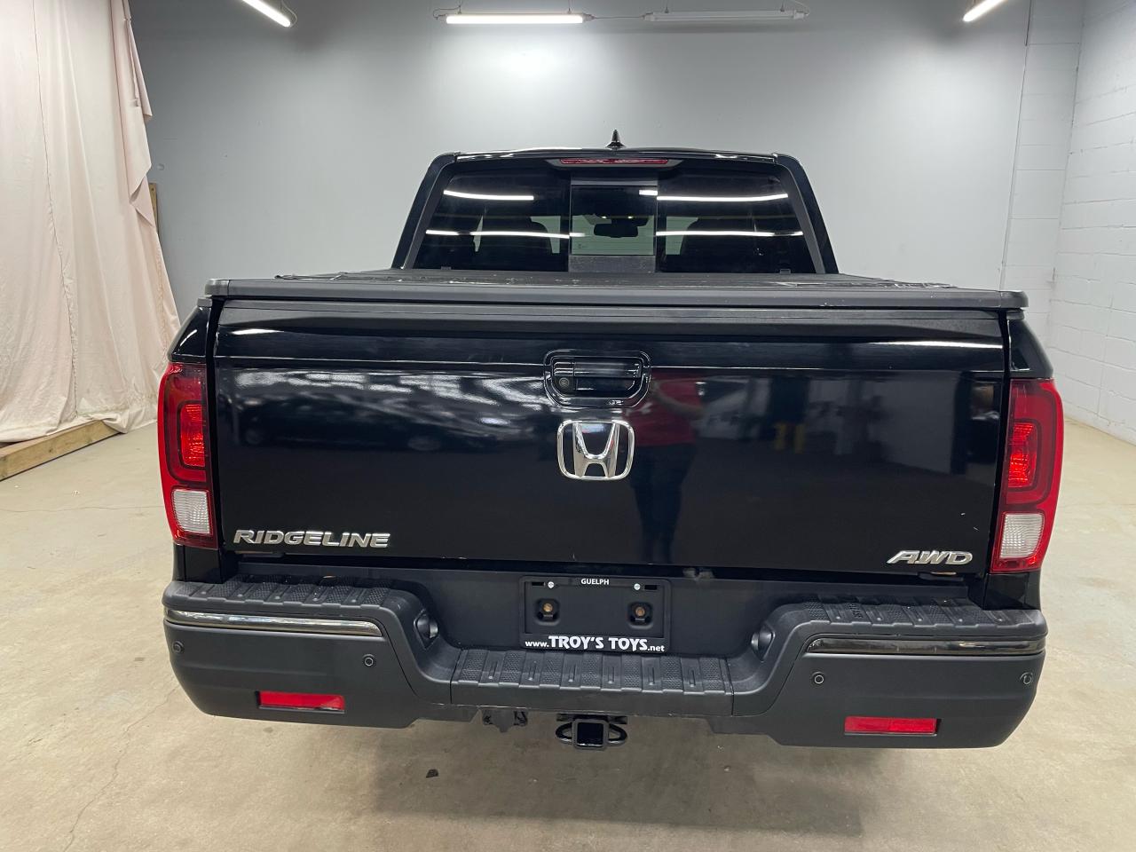 2017 Honda Ridgeline 4WD Crew Cab Black Edition Photo5