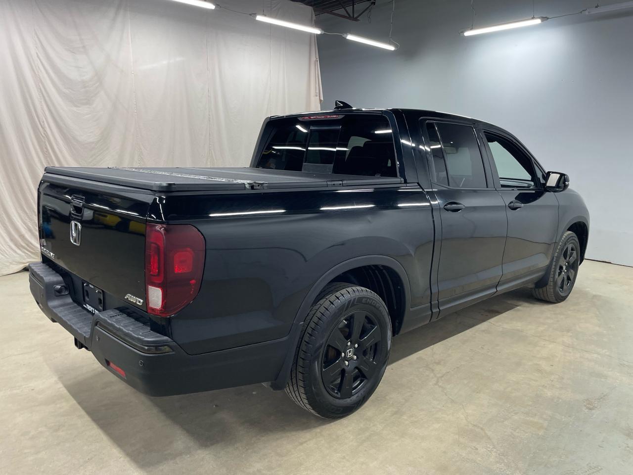 2017 Honda Ridgeline 4WD Crew Cab Black Edition Photo6