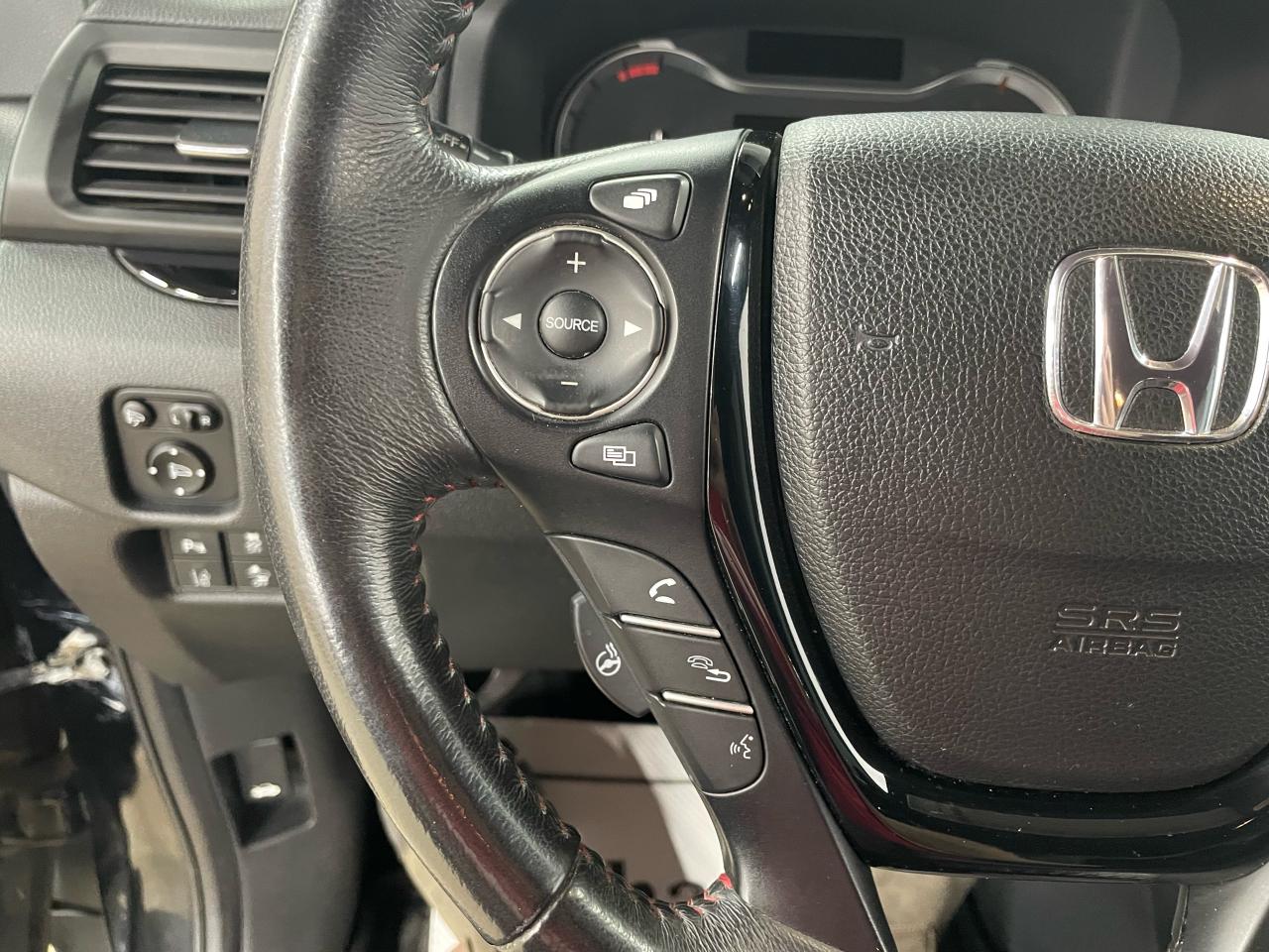 2017 Honda Ridgeline 4WD Crew Cab Black Edition Photo8