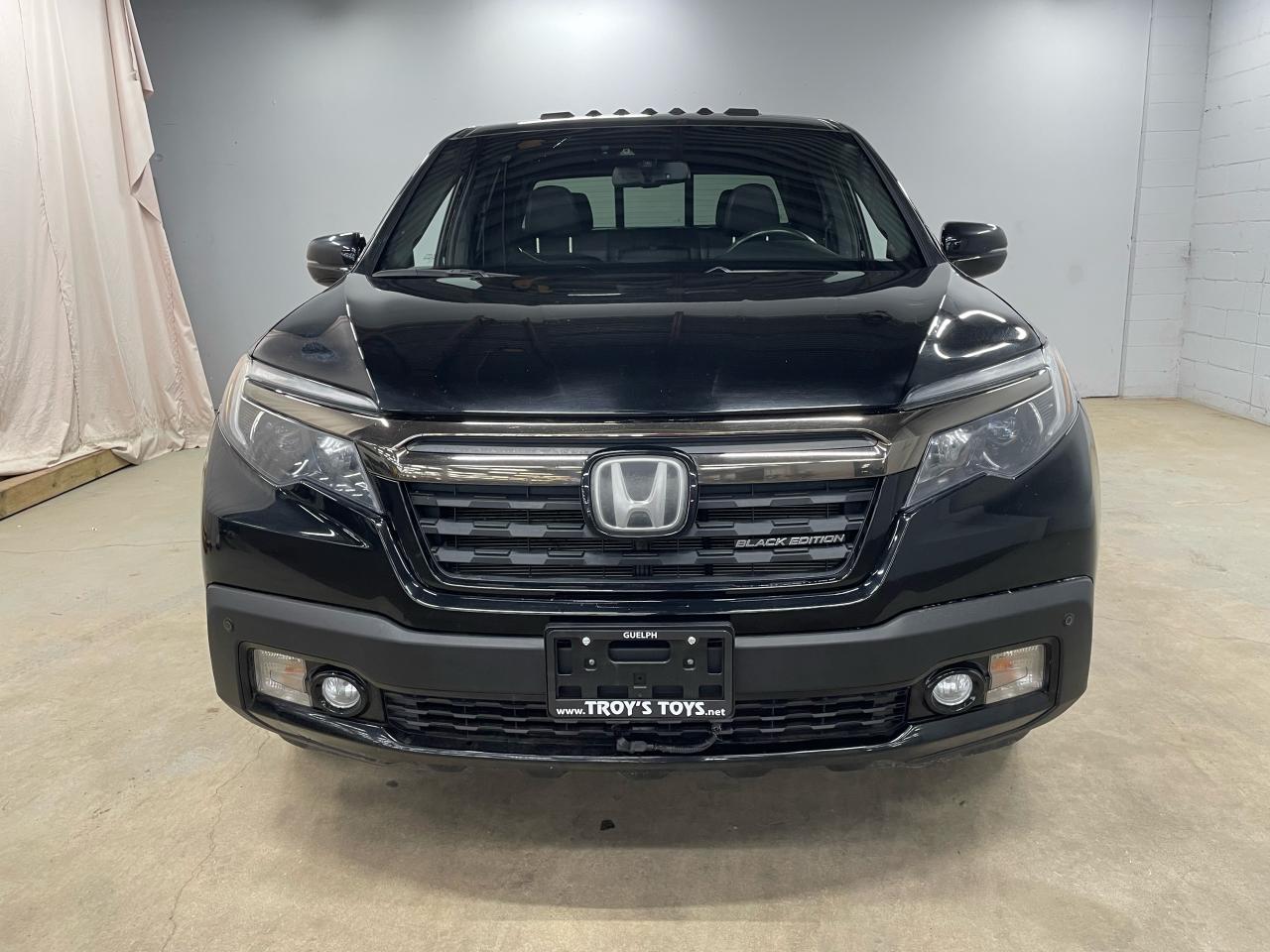 2017 Honda Ridgeline 4WD Crew Cab Black Edition Photo2