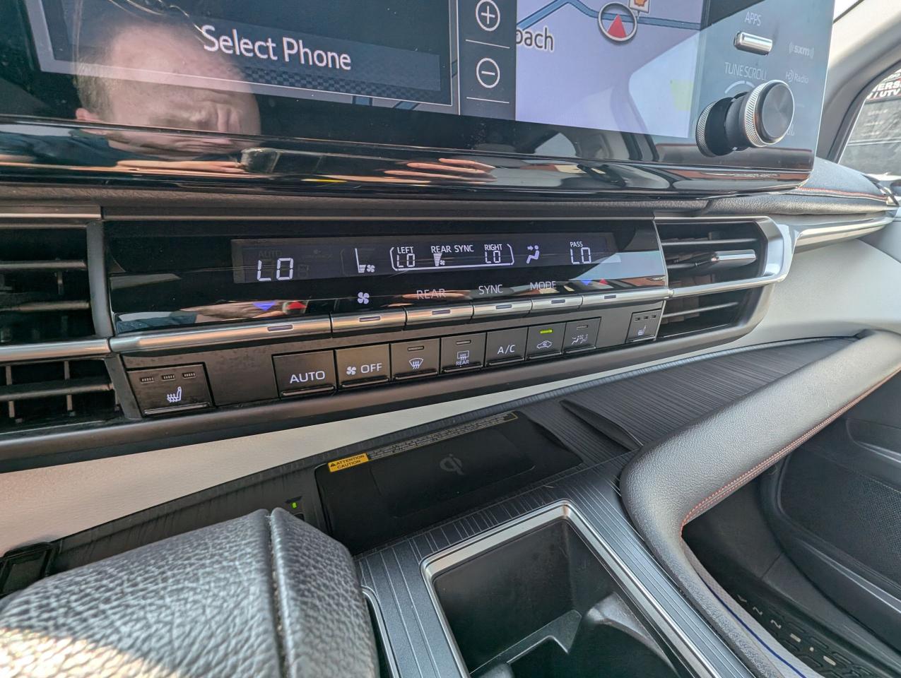 2021 Toyota Sienna XSE | Leather | Heated Steering | CarPlay - Photo #11