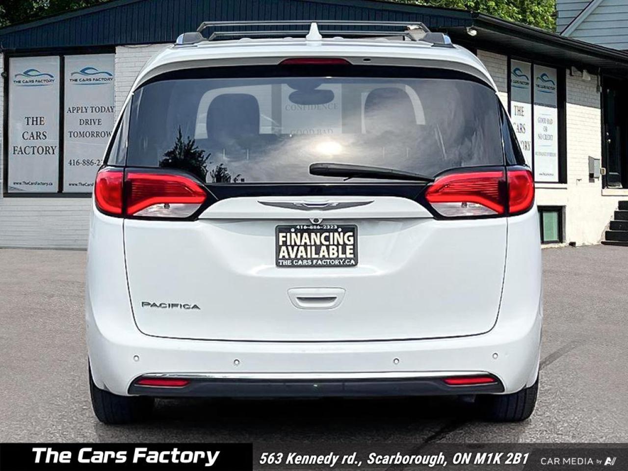 2017 Chrysler Pacifica Touring-L Plus Top Of The Line Model! Photo4