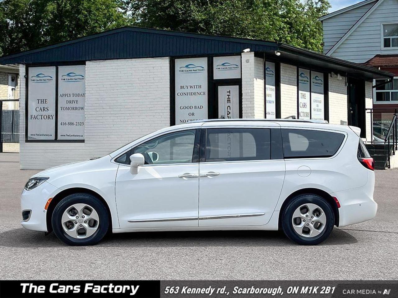 2017 Chrysler Pacifica Touring-L Plus Top Of The Line Model! - Photo #3