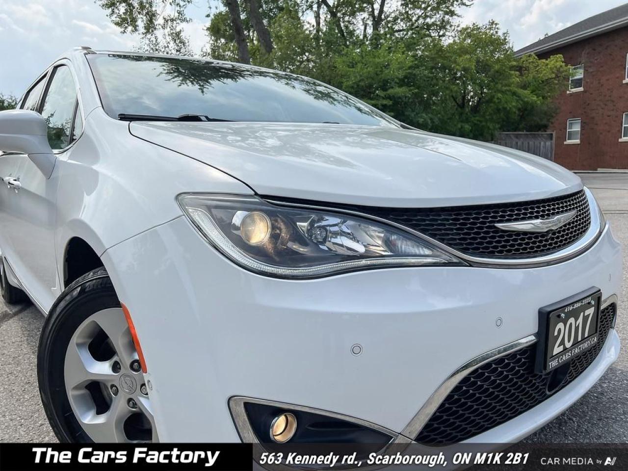 2017 Chrysler Pacifica Touring-L Plus Top Of The Line Model! - Photo #7