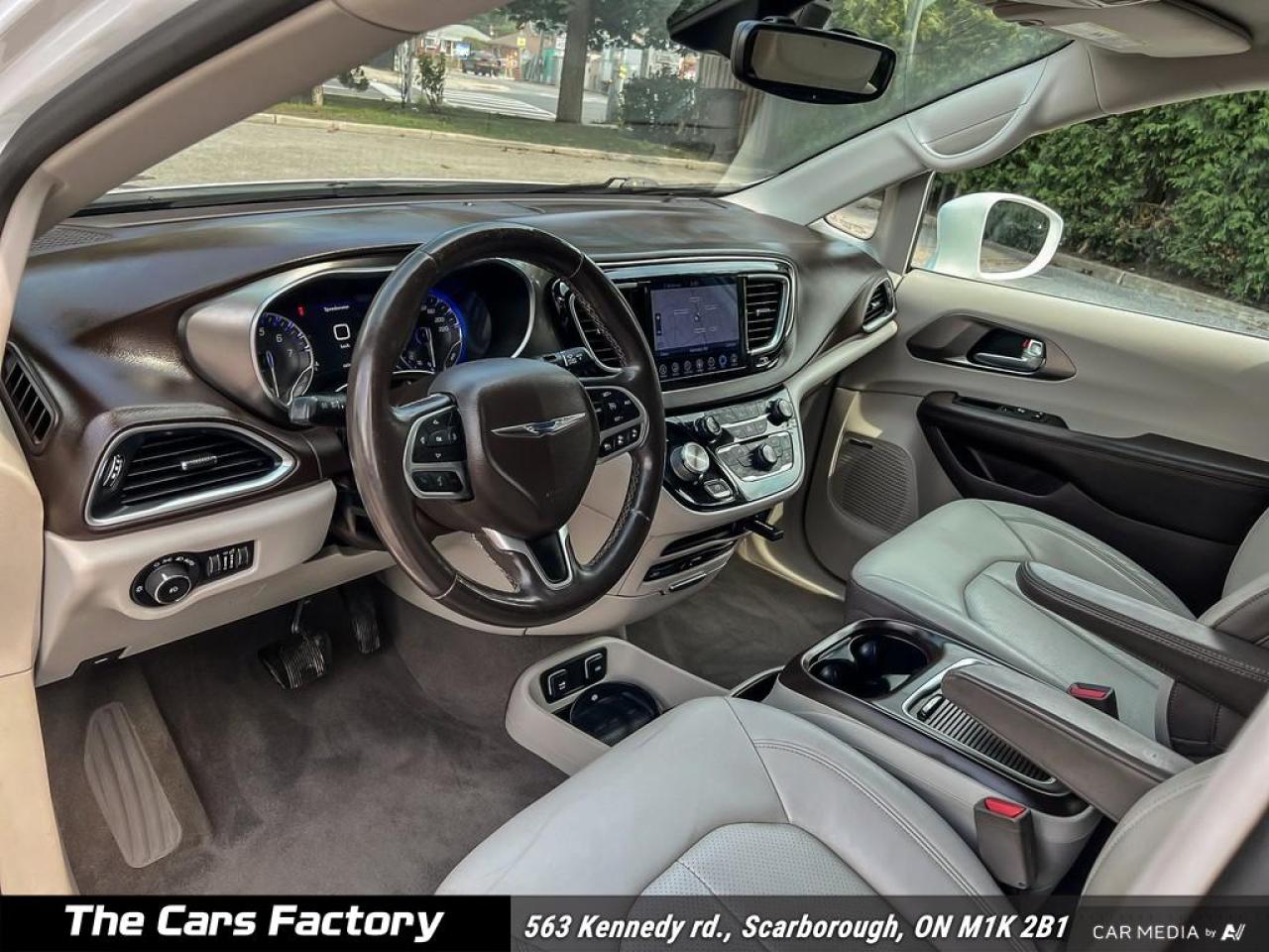 2017 Chrysler Pacifica Touring-L Plus Top Of The Line Model! - Photo #11