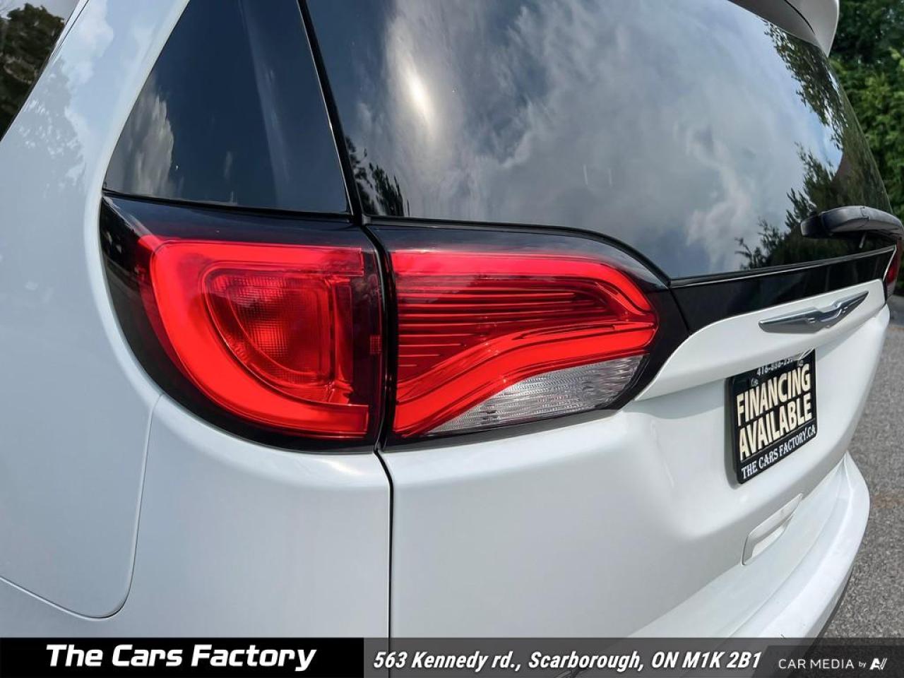 2017 Chrysler Pacifica Touring-L Plus Top Of The Line Model! - Photo #9