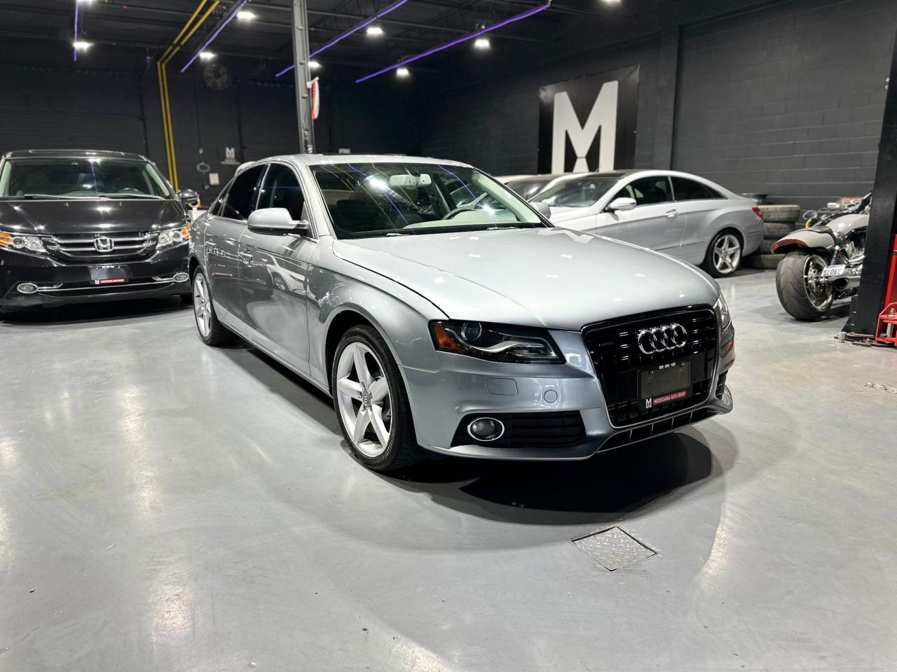 2010 Audi A4 4dr Sdn Auto quattro 2.0T Premium Photo2