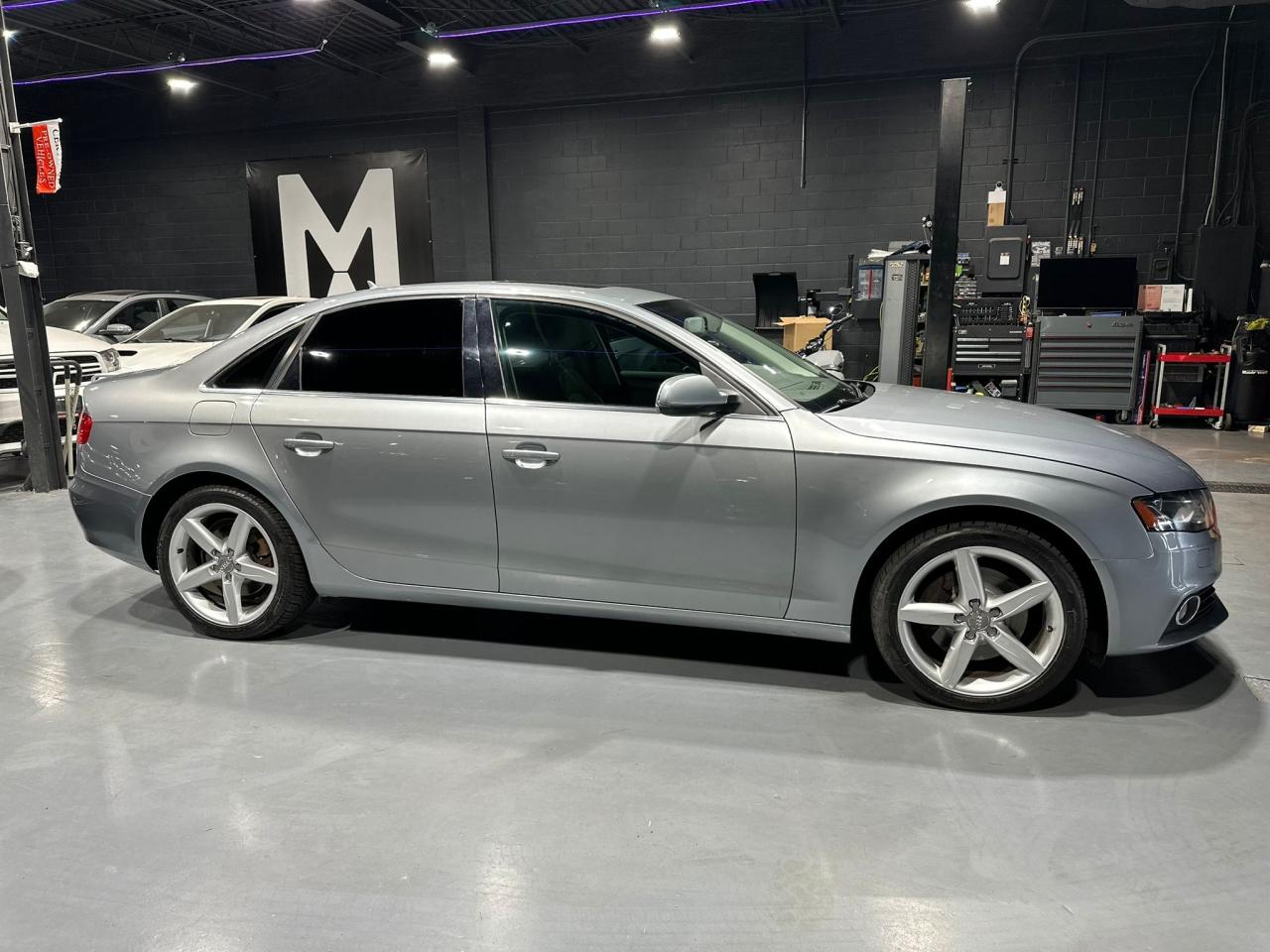 2010 Audi A4 4dr Sdn Auto quattro 2.0T Premium Photo3