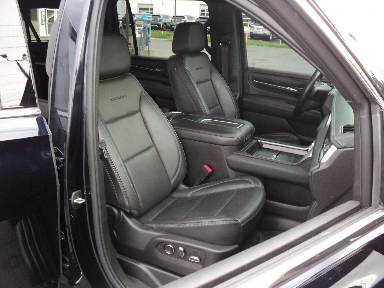 2021 GMC Yukon XL Denali 4WD 6.2L8cyl RoofNavLeatherHeatedCoolSeats - Photo #13