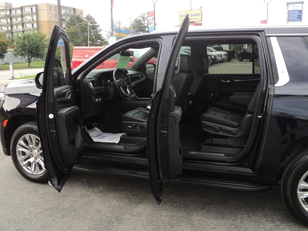 2021 GMC Yukon XL Denali 4WD 6.2L8cyl RoofNavLeatherHeatedCoolSeats - Photo #10