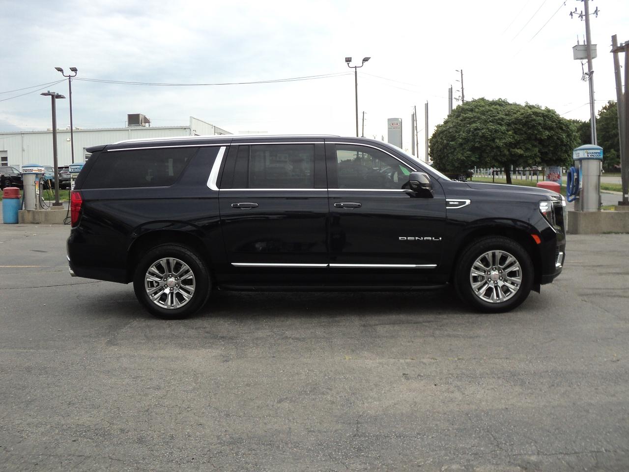 2021 GMC Yukon XL Denali 4WD 6.2L8cyl RoofNavLeatherHeatedCoolSeats - Photo #6