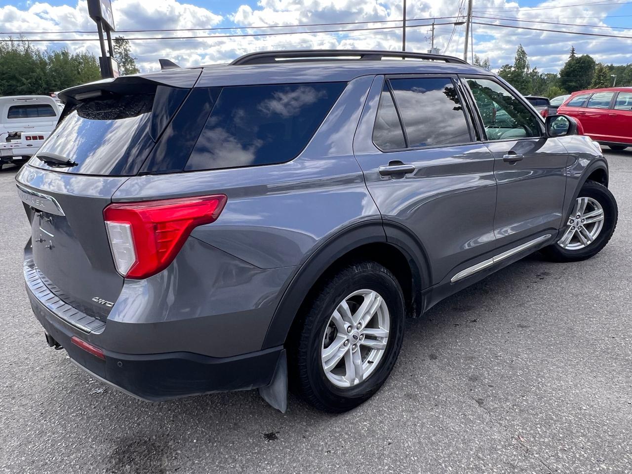 2021 Ford Explorer XLT Photo3