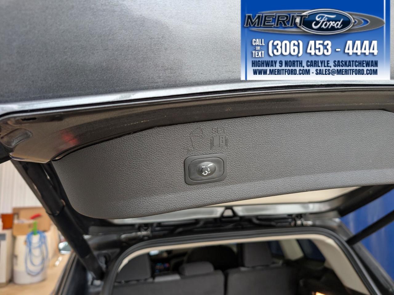 2017 Ford Escape SE - Moonroof, Heated Seats +MORE Photo5