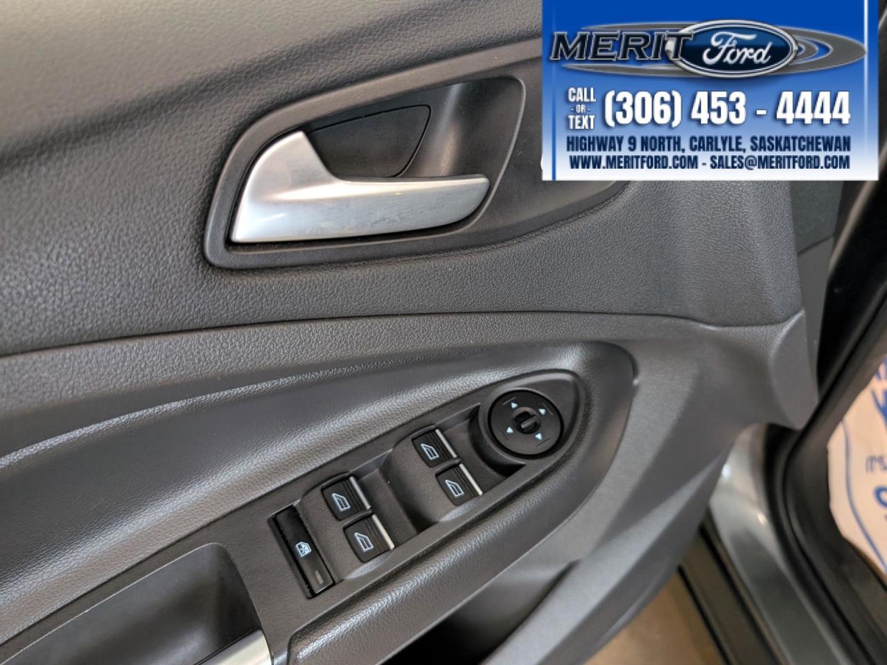 2017 Ford Escape SE - Moonroof, Heated Seats +MORE Photo5