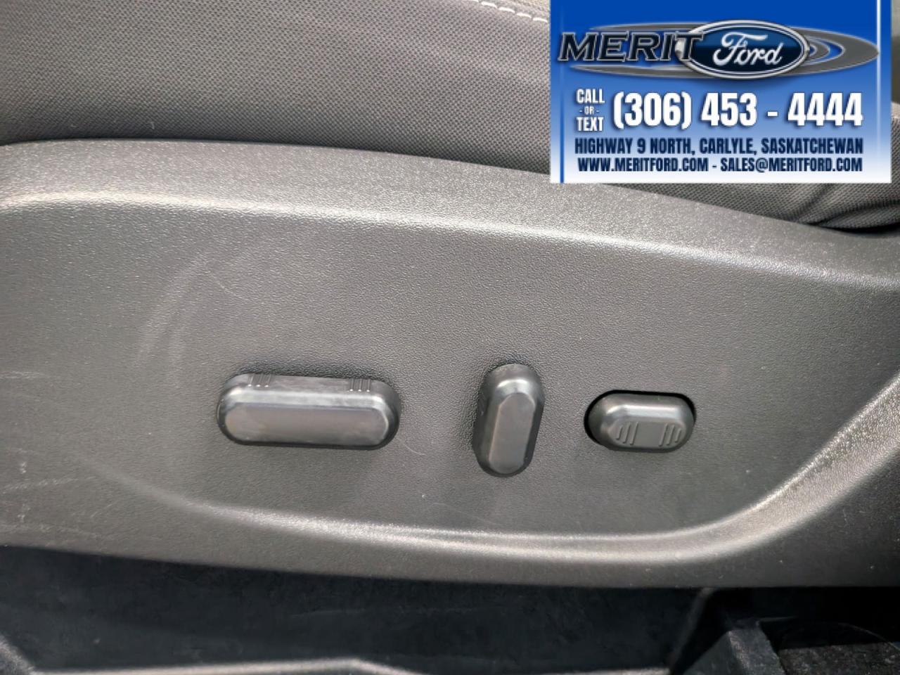 2017 Ford Escape SE - Moonroof, Heated Seats +MORE Photo5