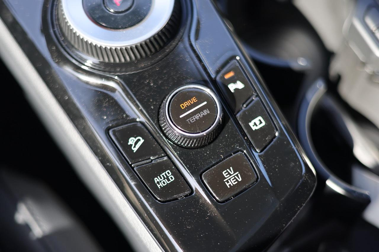 2025 Kia Sportage Plug-In Hybrid SX AWD w/Black Interior Photo