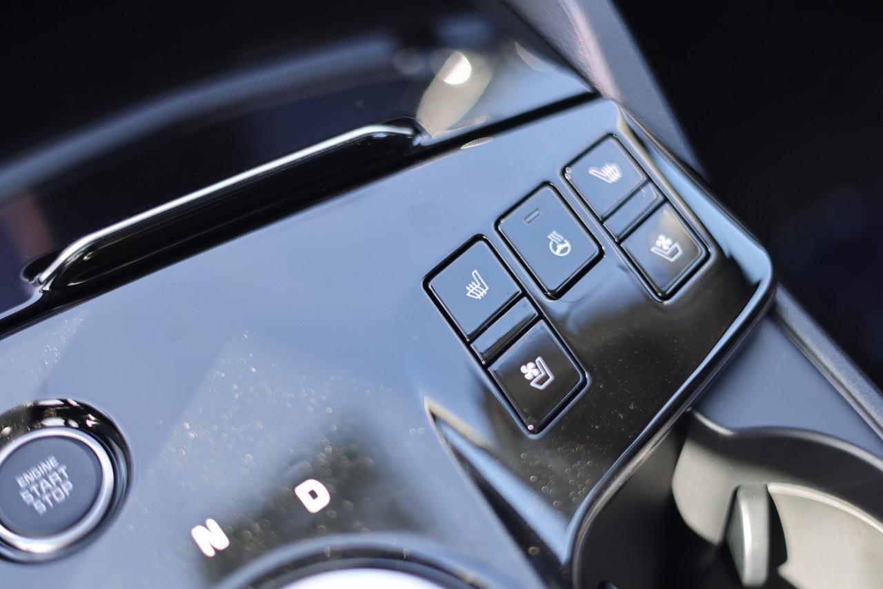 2025 Kia Sportage Plug-In Hybrid SX AWD w/Black Interior Photo