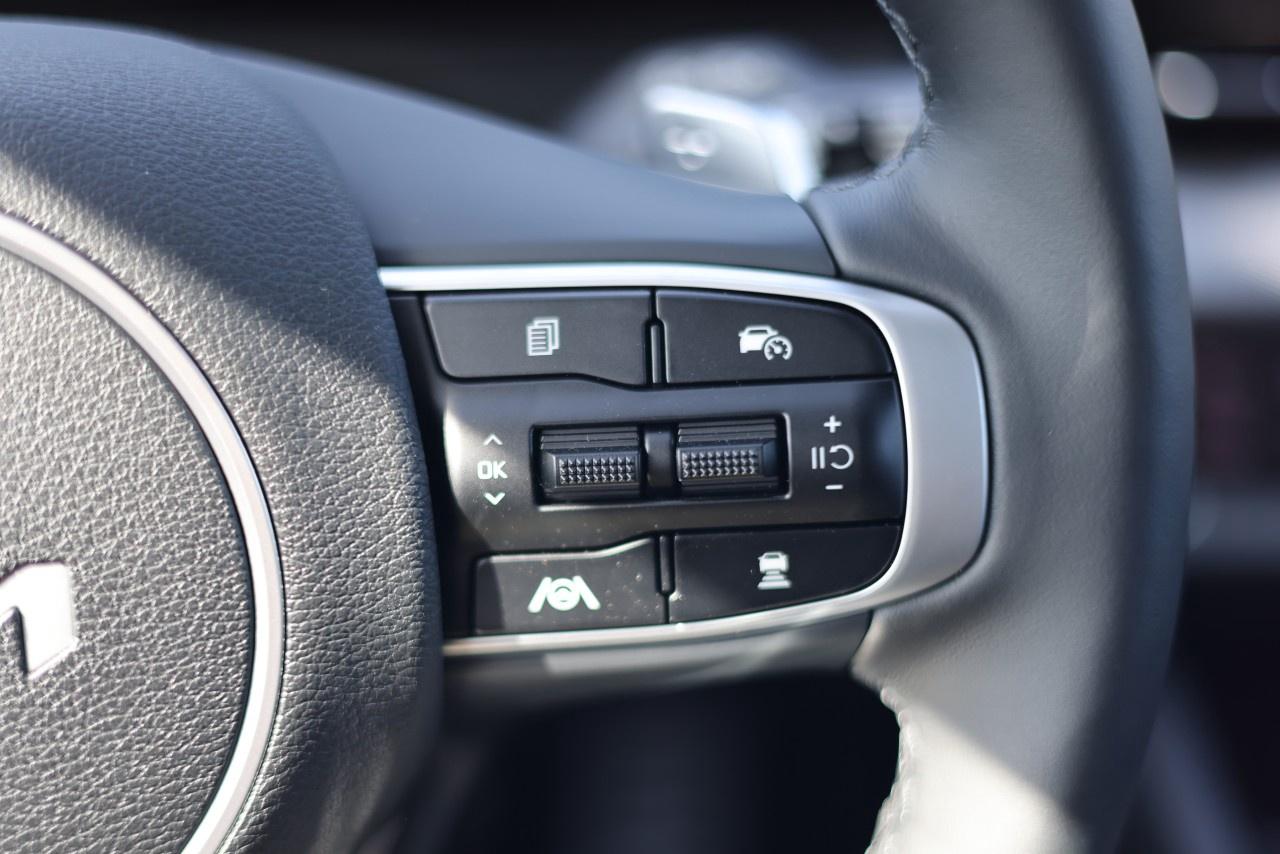 2025 Kia Sportage Plug-In Hybrid SX AWD w/Black Interior Photo