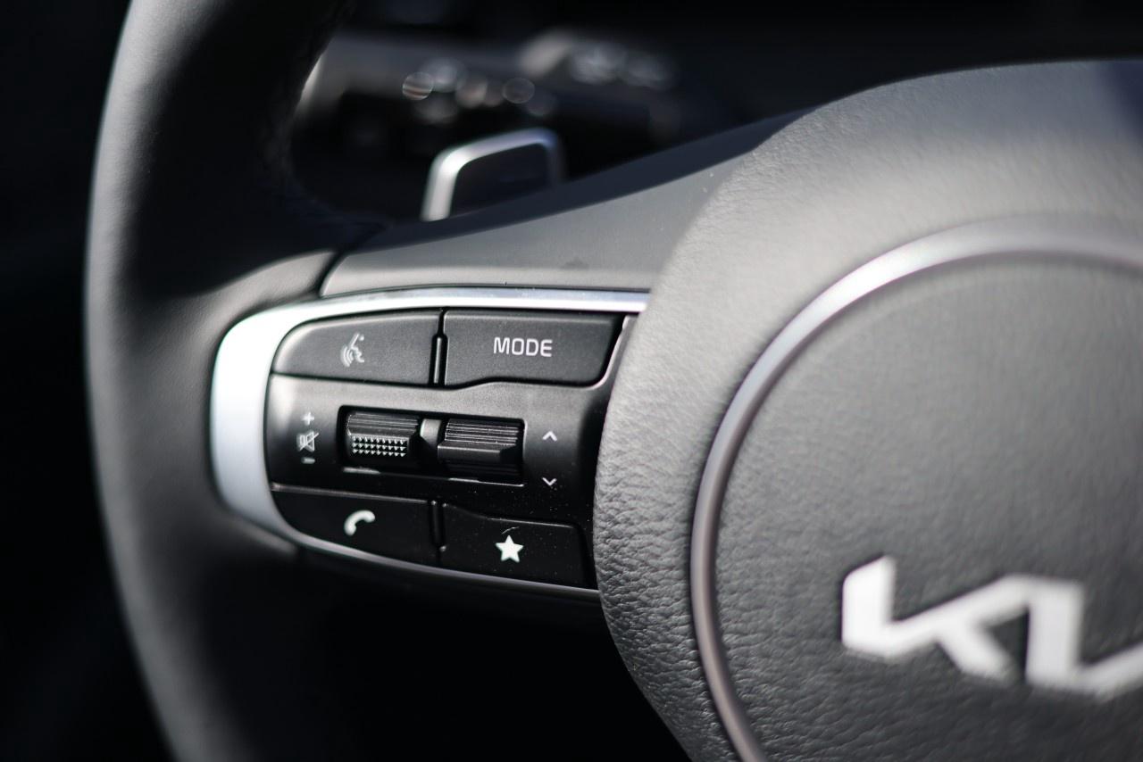 2025 Kia Sportage Plug-In Hybrid SX AWD w/Black Interior Photo